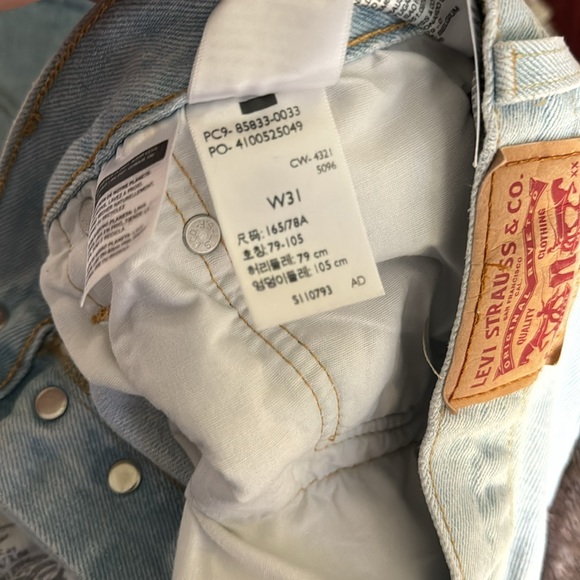 Levi’s Jean Short - Picture 4 of 4